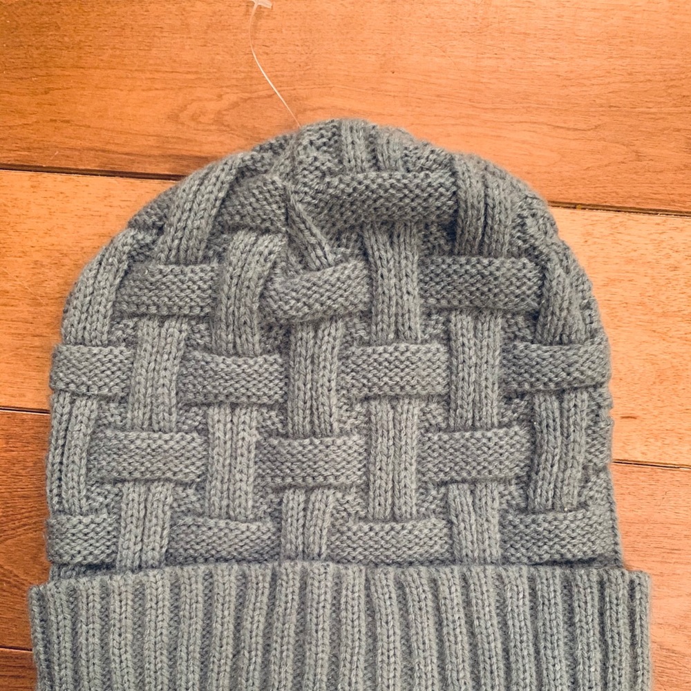 1 FREE w/ $10 purchase.Winter Hat -New Without Tag